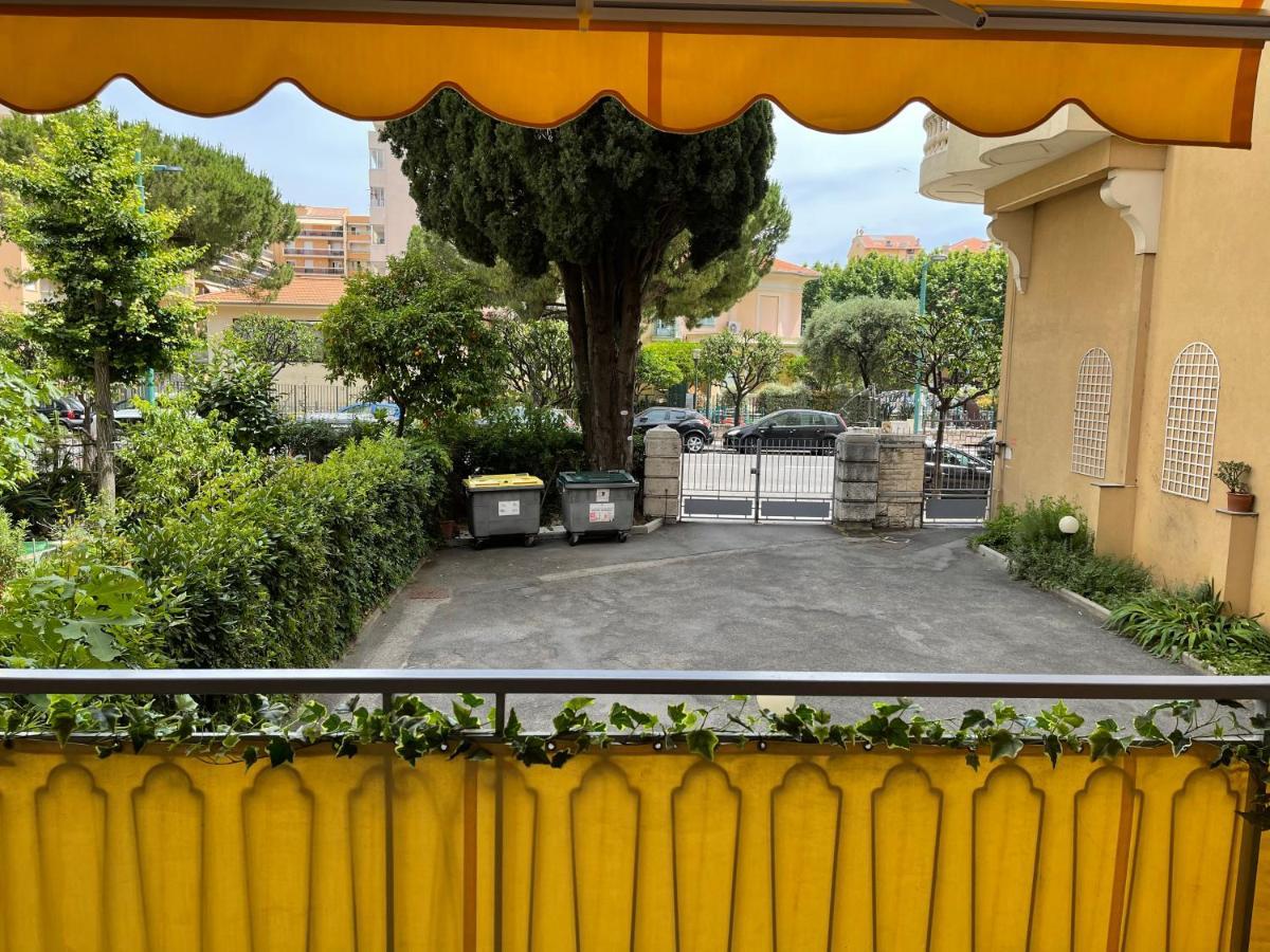 Location Saisonniere Menton 220 M Des Plages Exteriör bild